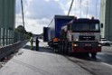 Schwerer LKW VU PKlemm A 4 Rich Olpe auf der Rodenkirchener Bruecke P466